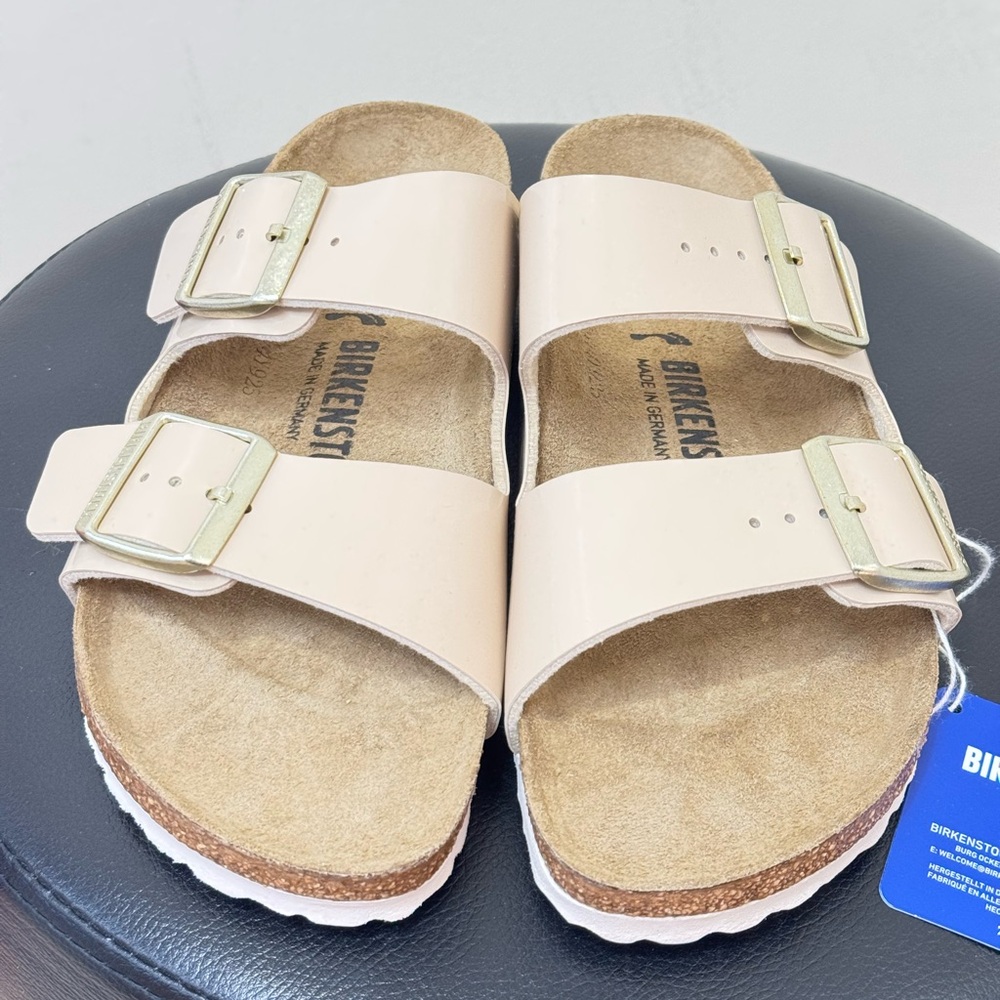 NWB Birkenstock Women's Tan Mules with Gold Buckles